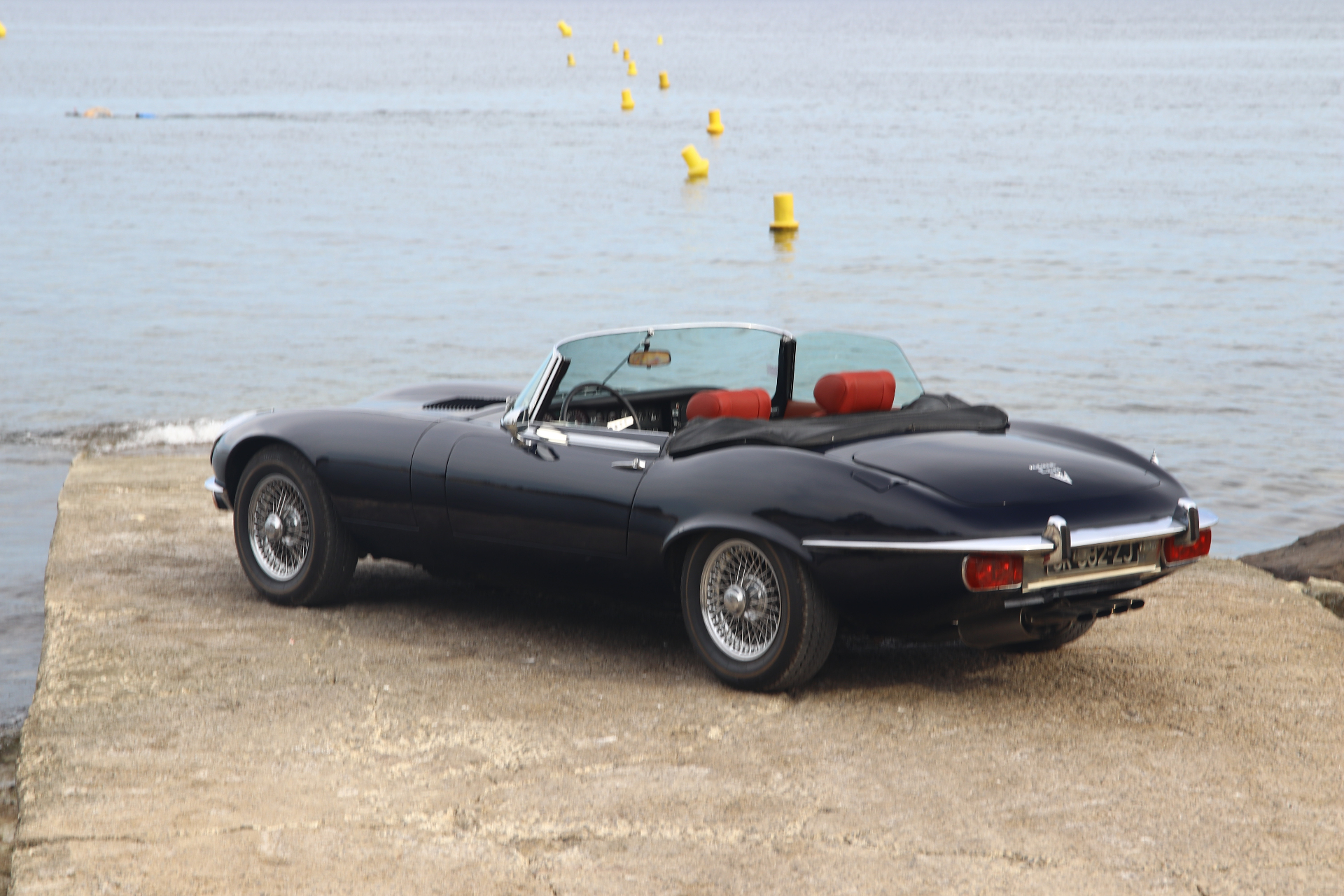 Jaguar Type E au bord de la mer, icône intemporelle du marché de la collection